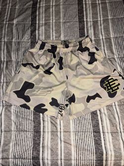 EE Shorts size extra large