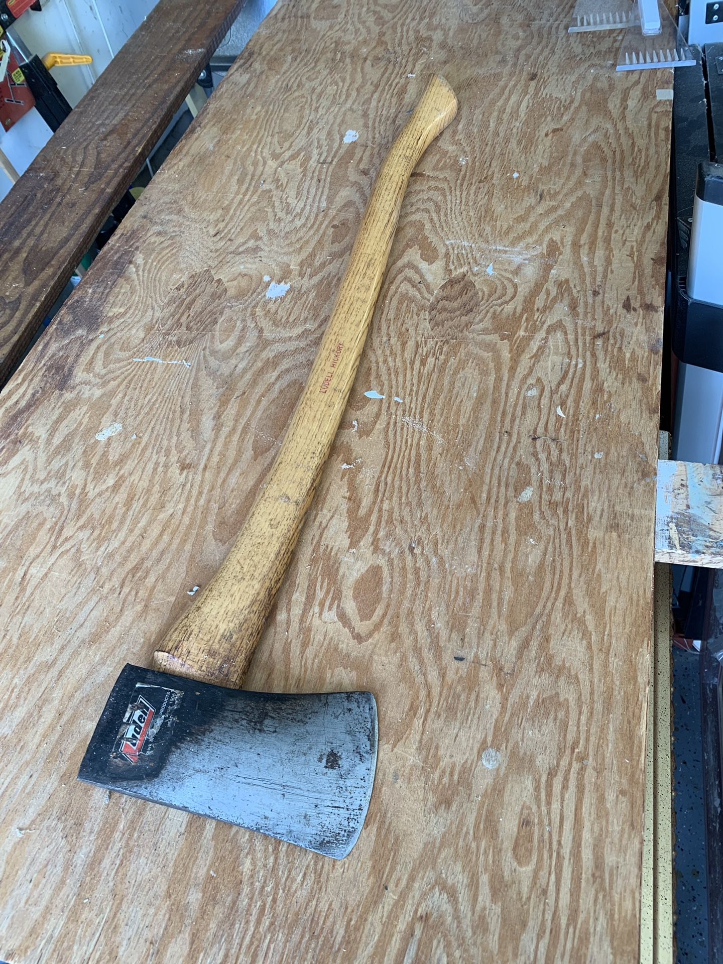 Ludell Axe