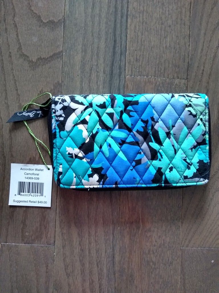 Vera Bradley Camofloral Accordion Wallet With Lanyard