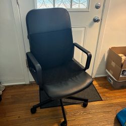Black Office Chair with Armrests and Wheels