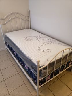 NEW TWIN MATTRESS. Bed frame is not available. Take it home the same day 👍