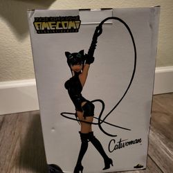 Catwoman Statue Figurine 