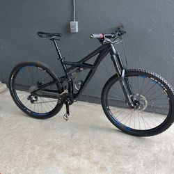 Specialized Enduro Mtn Bike -Medium Frame