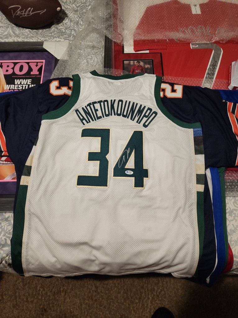 Giannis Antetokoumpo Milwaukee Bucks Signed Jersey