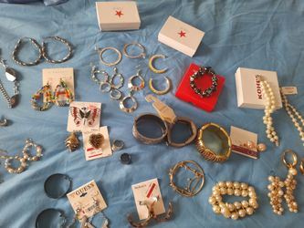 Ladies jewelry