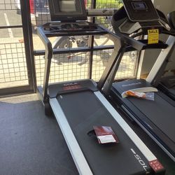 2023 Sole F80 Treadmill With ONLY 18 HOURS OF USE and includes warranty 