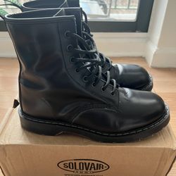 Solovair Black Hi-Shine 8 Eye Derby Boot - 9.5M/10.5W