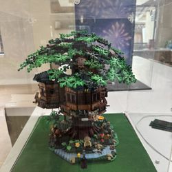 Display Acrylic Box for Lego Treehouse Set 