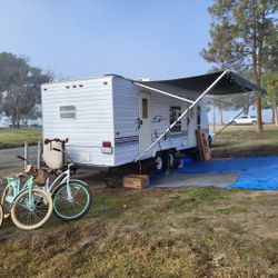 Traila 27 pies ,para camping O para Vivir En ella,vendo O Cambio