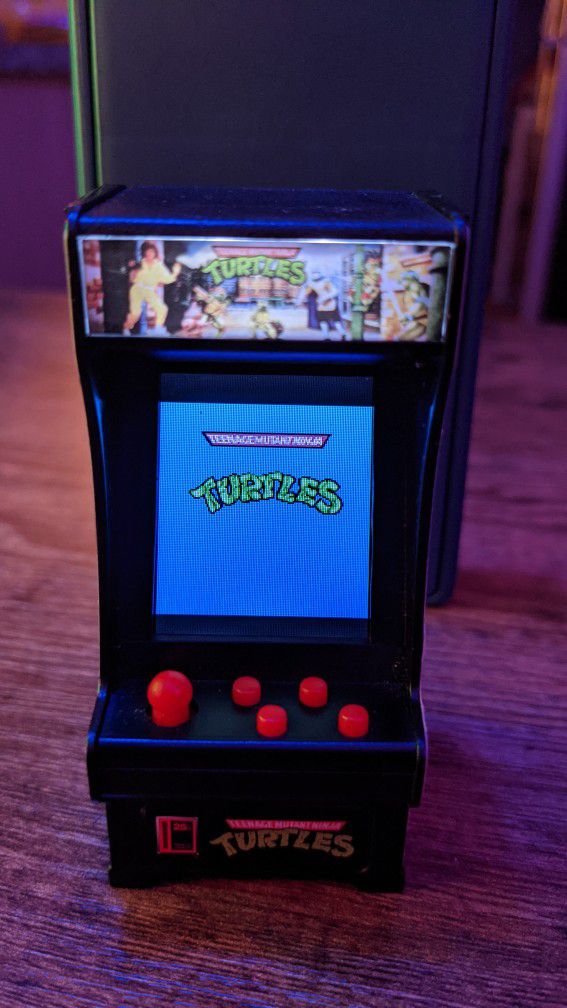 Teenage Mutant Ninja Turtle Mini Arcade/Keychain.