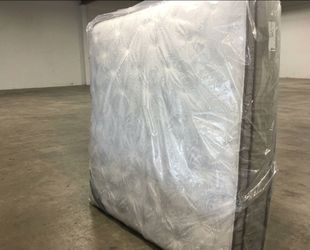 King Mattress Still in Plastic Wrap