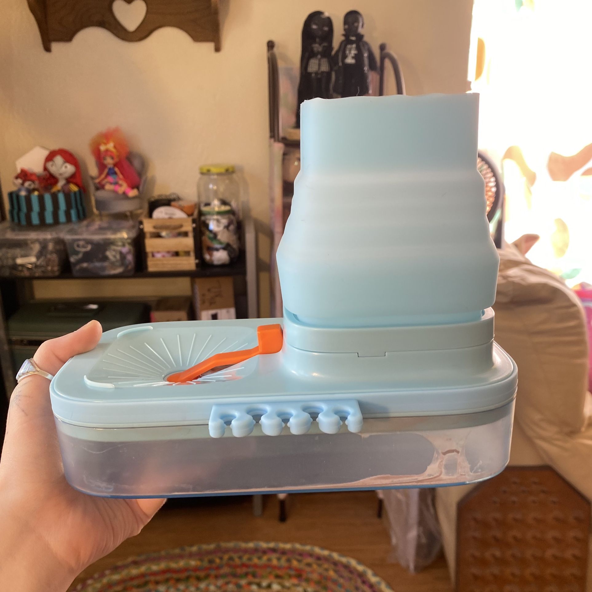 Foldable, Portable Paintbrush Cleaner