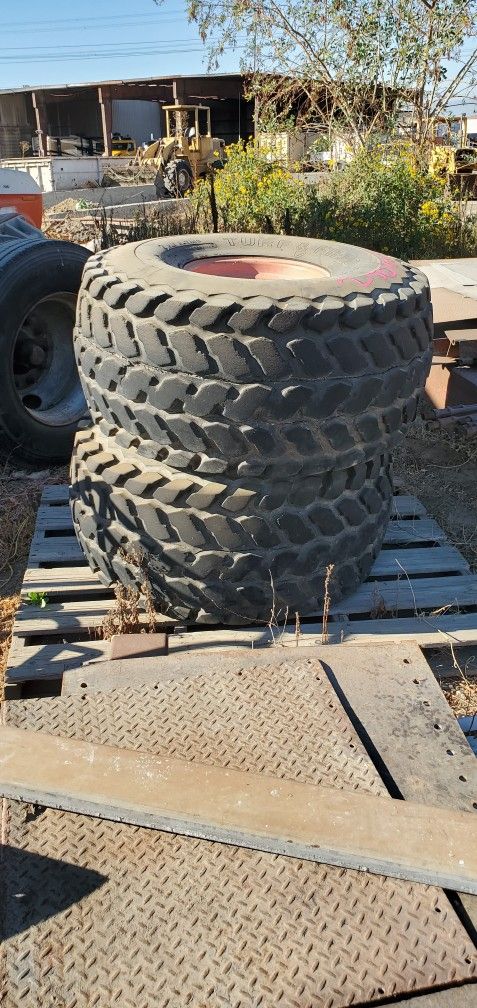 21.5L-16.1 Turf Tractor Tires/Wheels