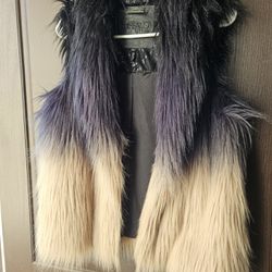NEW Women’s Ombré Faux Fur Vest Size Medium 