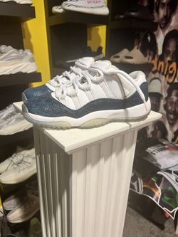 Jordan 11 Low Snake navy
