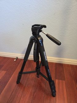 NEEWER Tripod w/Case