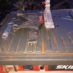 Skil 3550-02 7-Inch Wet Tile Saw with HydroLock Water Containment System
