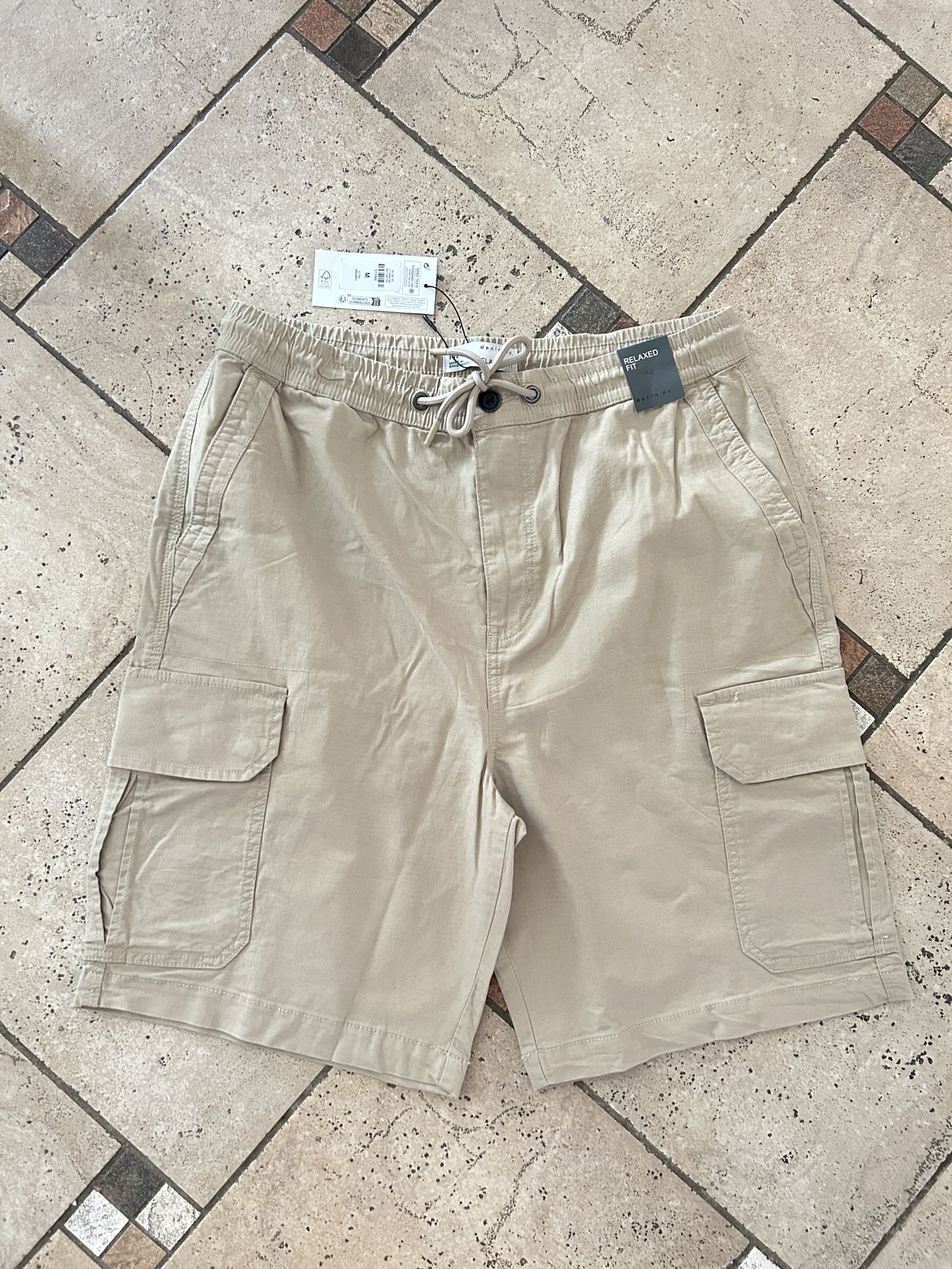 NWT Denim Co. Men's Tan Cargo Shorts Size M ( Waist 33-35”)