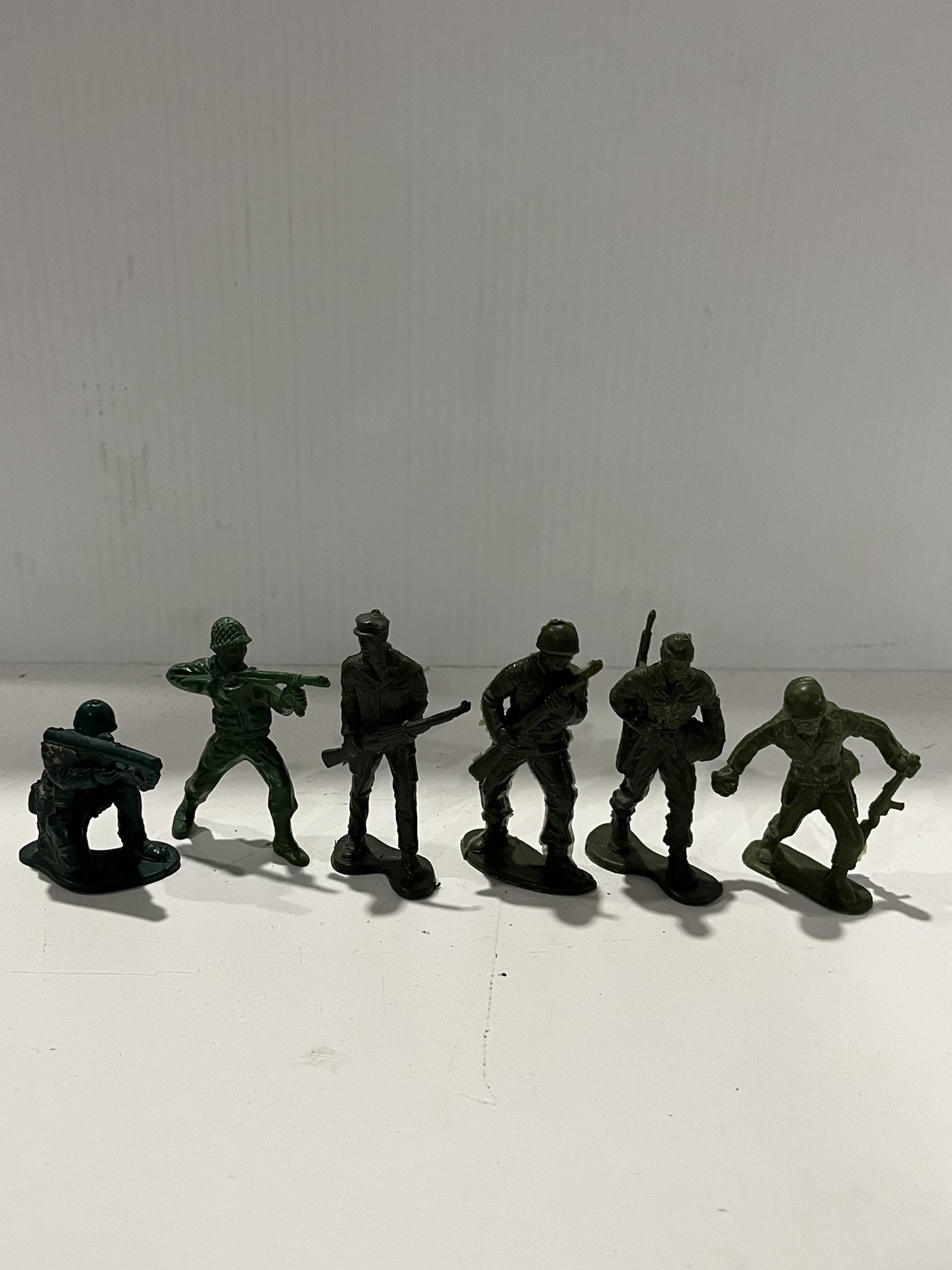 Vintage Marx Plastic Toy Soldier Figures 6 pcs