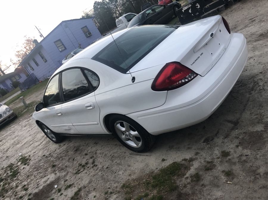 2004 Ford Taurus