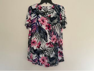 JM Collection floral top Size Medium