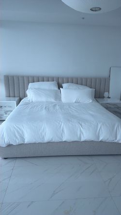 City Furniture Nomad Light Gray Upholstered Bed