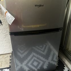 Whirlpool Mini Fridge 