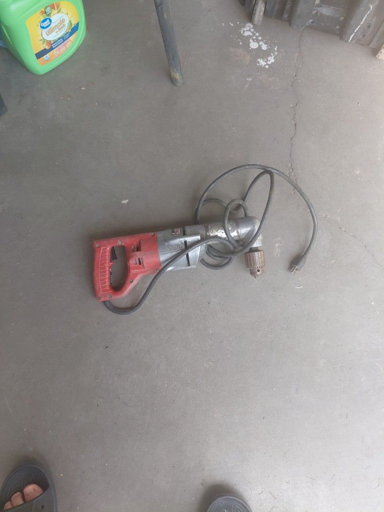 MILWAUKEE ANGLE DRILL