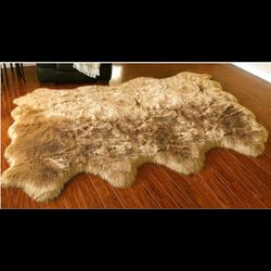 LAMBZY 6' x 8' Faux Sheepskin Super Soft Hypoallergenic Free Shape Octo Pelt Rug