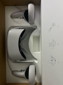Oculus 2 vr head set with sold separately parts bundle