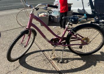 Giant Suede Cruiser Bike Pink