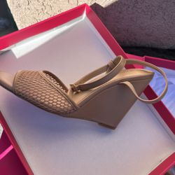 Beige /tan Wedges