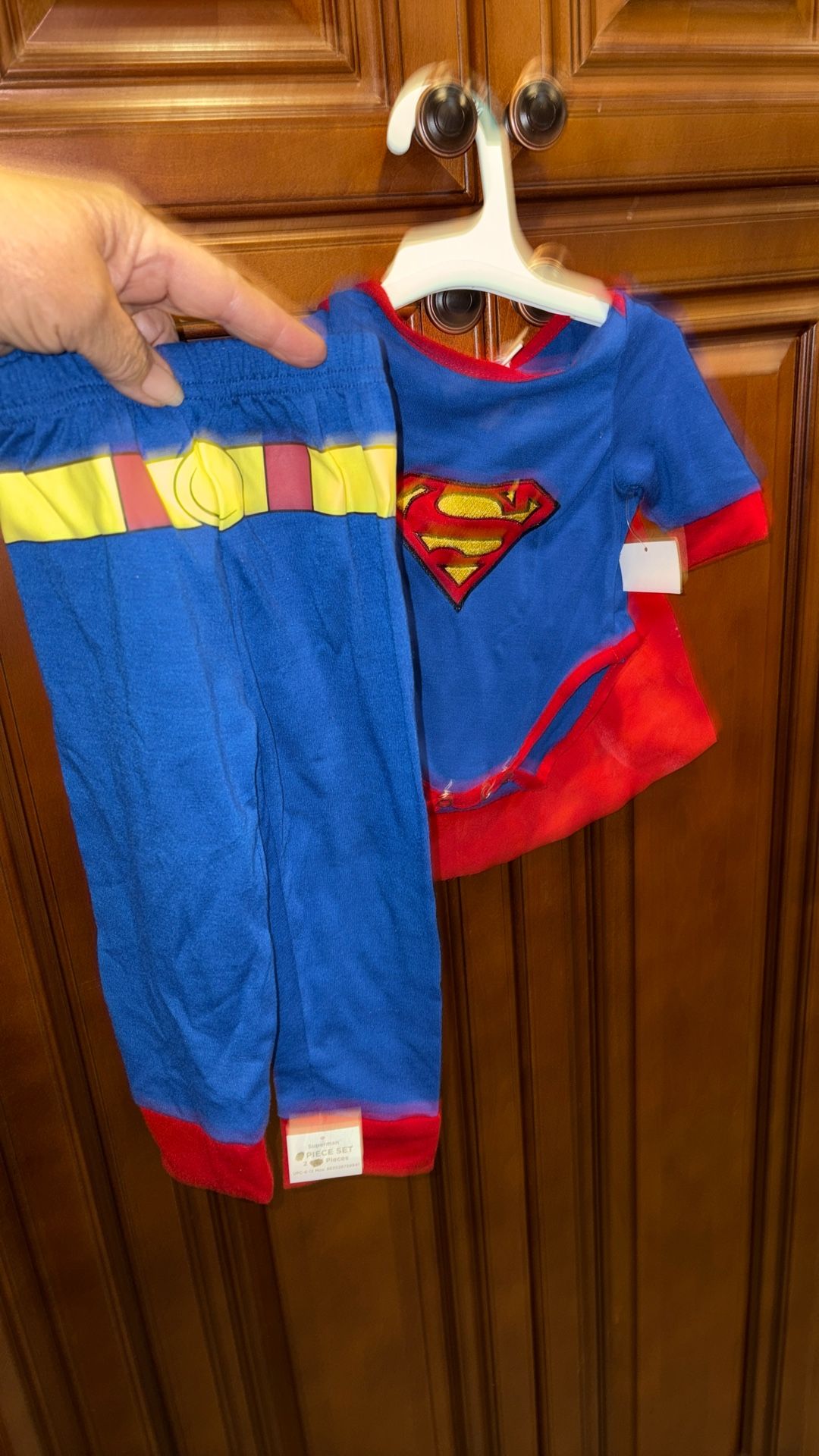 Superman infant boys Halloween Costume With Cape 0 to 6 months new