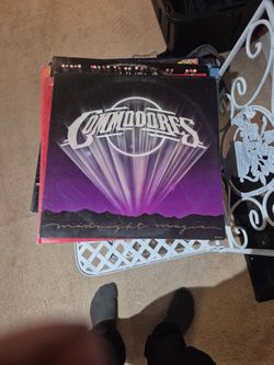 COMOCOMMODORES VINYL