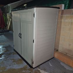 Suncast Outdoor Storage Shed, 6 x 4ft, good condition, San Pedro, must have truck, cannot be disassembled