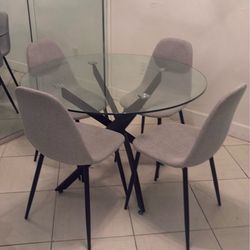 5 piece dining set /excellent condition for Airbnb