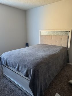 full size bed mattress and heading