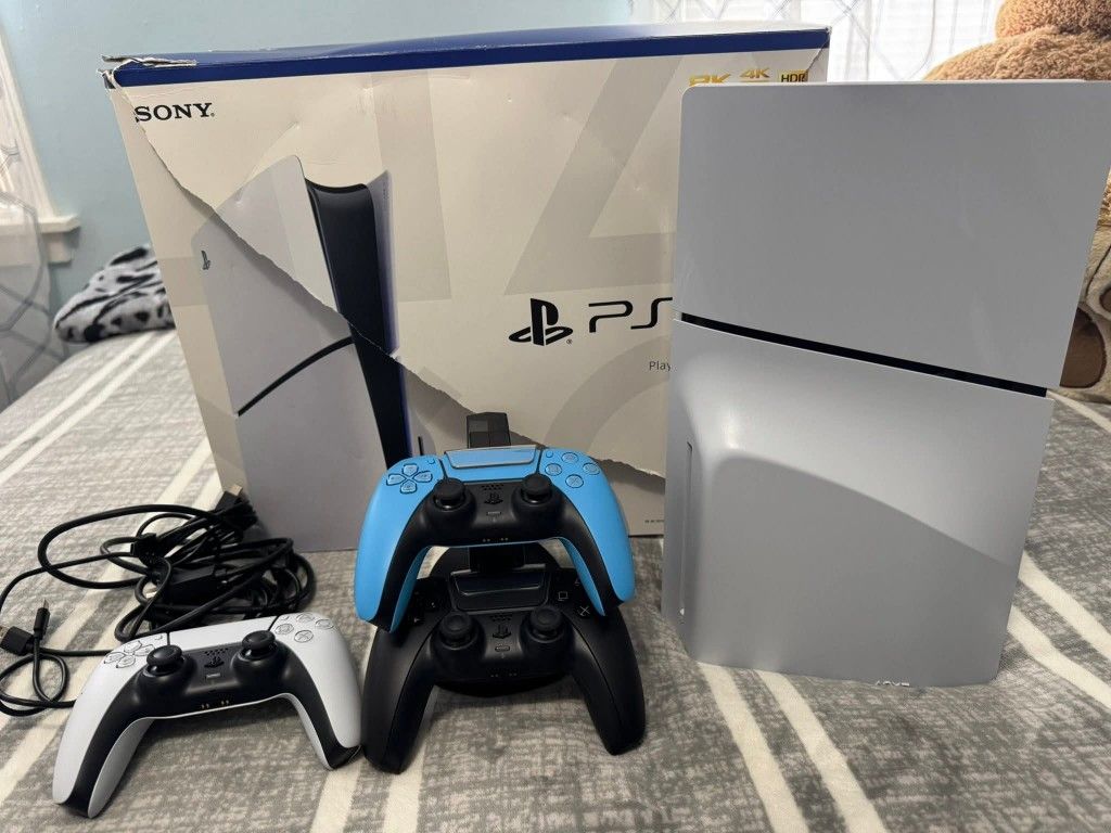 I'm selling my PS5. It's semi-new, lightly used, has 3 controllers, 1 game in perfect condition.