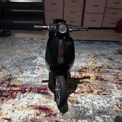 electric scooter For Sale (Doesn't Run Fuse Blown out)GREAT CONDITION WORKS PERFECTLY SERIOUS PEOPLE ONKY PLEASE 🙏 RETAIL OVER $300 in Walmart before