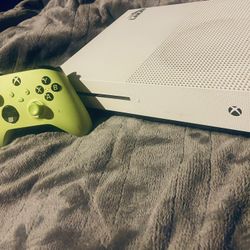 XBOX One S    (1TB Console)  W/ Pro Gamer Controller 