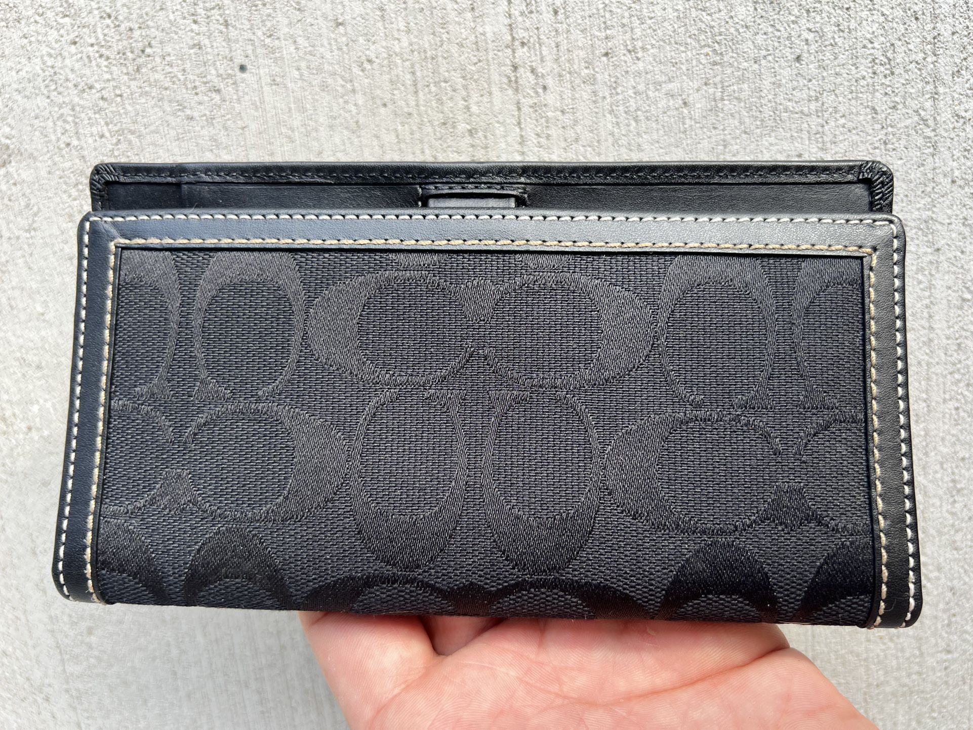 Authentic Black COACH Wallet ā Bifold Checkbook Style | Excellent Condition