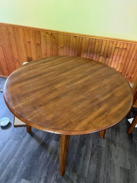 Folding Dining Room Table W/4 Chairs. 