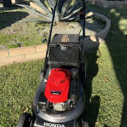 HondaHRC 216  hydrostatic transmission Commercial Lawn Mower