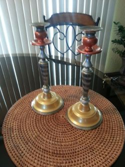 2 pretty candle holders in excellent condition mat not included