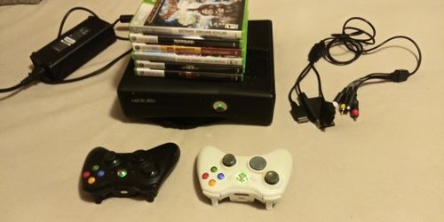 Xbox 360 2 controles juegos. Kinect y los cables 120 mejor oferta