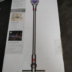 Dyson V8 