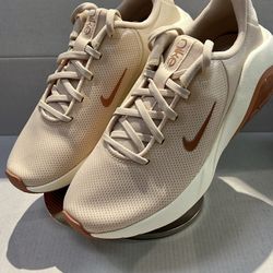 NIKE WOMANS ZOOM BELLA 7 “PEARL WHITE”