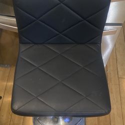 leather diamond-stitch swivel seat