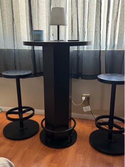 Bar table with 2 stools