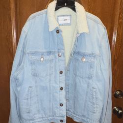 Light Blue Denim Jacket With Cream Fur Lining And Pockets